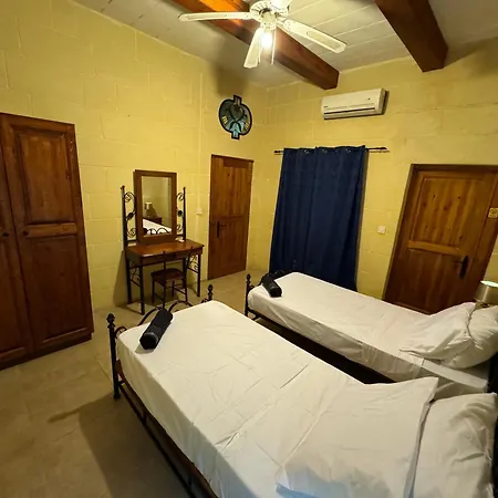 Tal-bir Farmhouse 招待所 3*